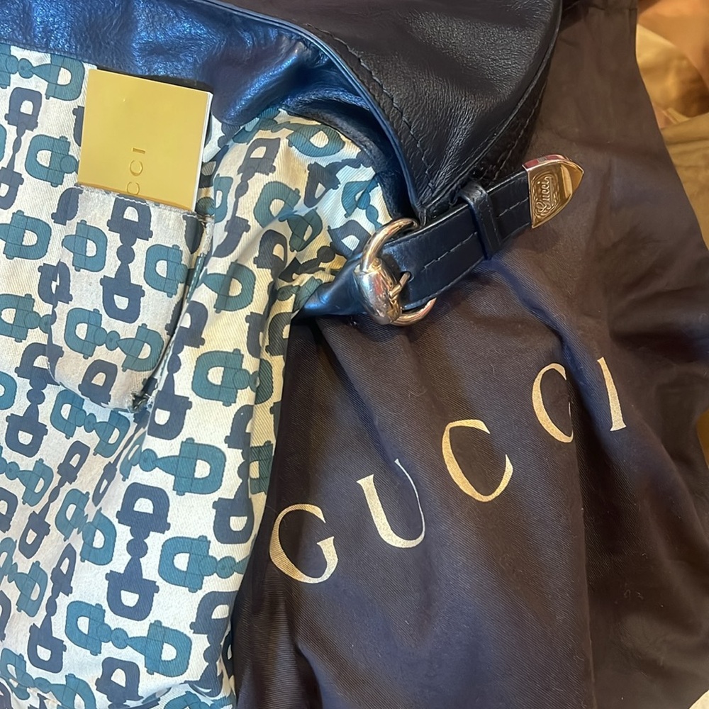 💯 Authentic Gucci Black Leather Shoulder Bag with Gold Details - Picture 10 of 13